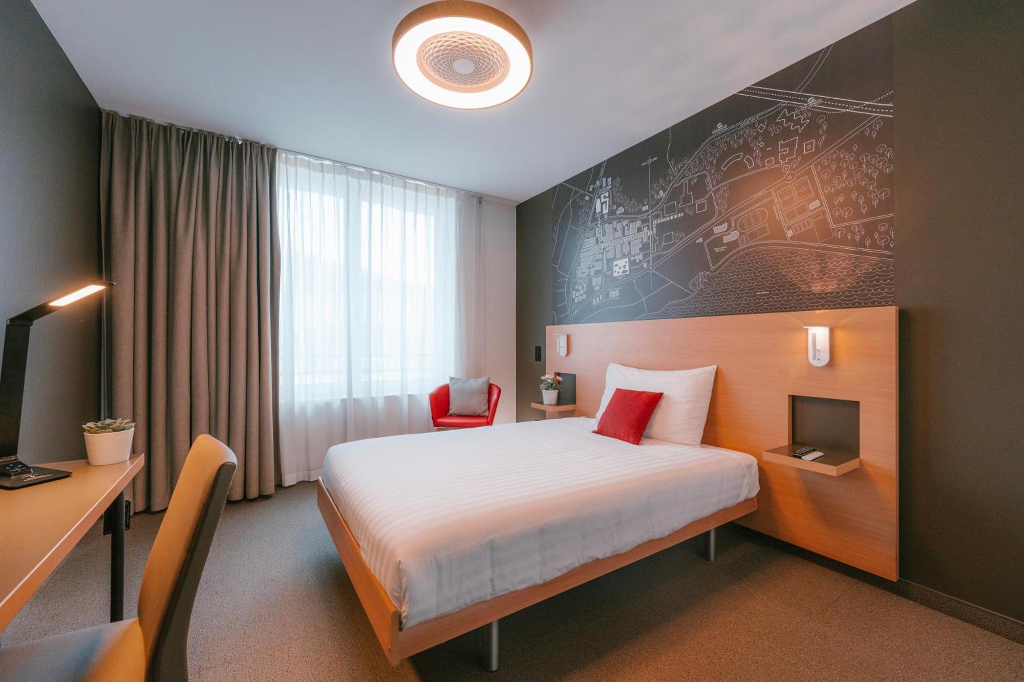 Hotel Swisstech 2*